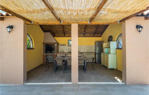 ทัศนียภาพภายนอกโรงแรม, Villa Stora Kuca with private pool in สเวติบาตูล