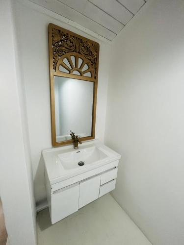Triple Room with Lake View image 5