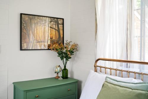 Bellbird Rise Off-Grid Cottage