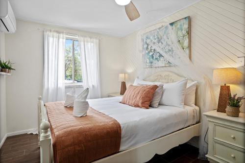 Bellbird Rise Off-Grid Cottage