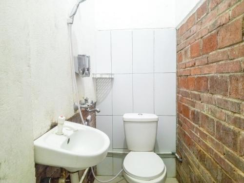 Standard Double Room image 3