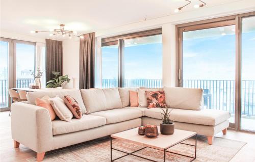 Three-Bedroom Apartment room in Residentie Crystal