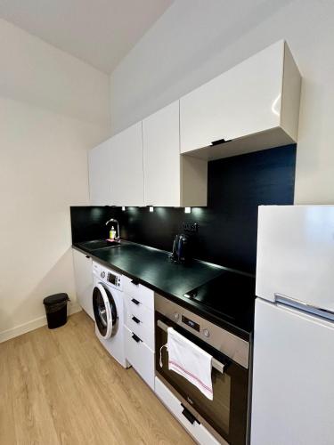 Kitchen, Figaro Suites in Prague