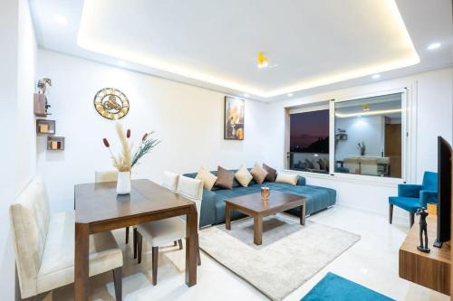 Chic 2 Bedroom with Mountain views Gueliz - Tap to explore photos