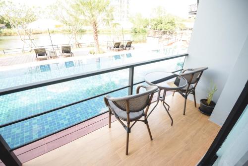 Phuengluang Riverside Hotel in 尖竹汶府