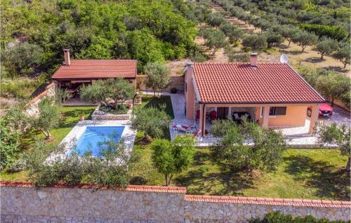 Peldbaseins, Two-Bedroom Holiday Home In Desne in Desne
