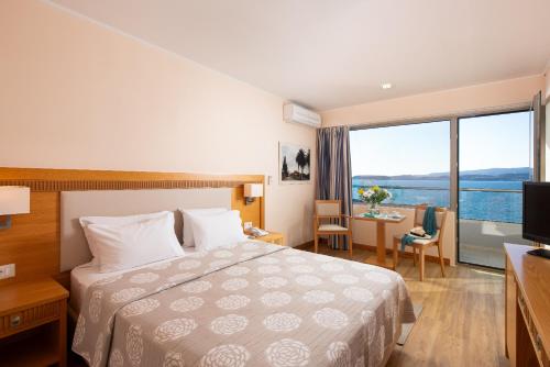 Double or twin room, sea view