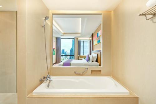 room detail thumbnail 2