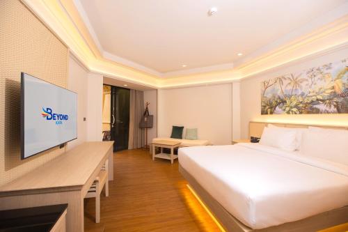 room detail thumbnail 2