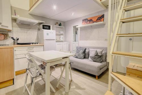 Mpm-16, Via Watt apartment