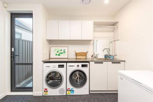 Family House Airport Heaven in Russley