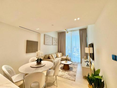 Modern 1br In Jvc Pool, Balcony & Free Parking, Dubaï