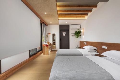 2 twin beds