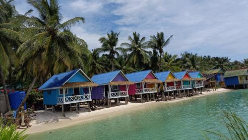 Пляж, Paradiso Ocean front Bungalows in Кох Ронг