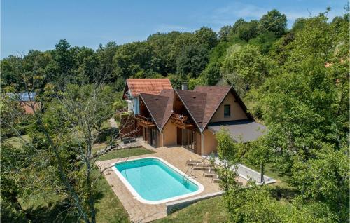 Swimming pool, Pet Friendly Home In Sisak With Sauna in Sisak