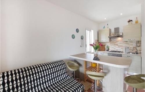  Lovely Home In Pozzallo With Jacuzzi in Pozzallo