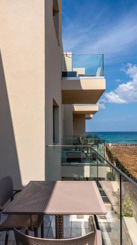 Almare Beach Hotel - image 6