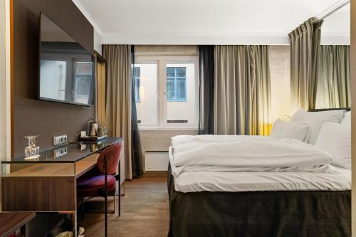 Standard Double or Twin Room image 5