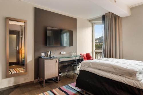 Clarion Hotel Admiral - image 3