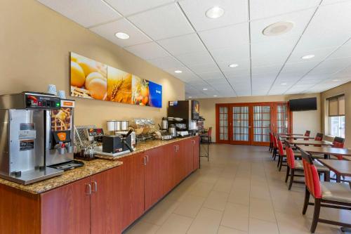 Comfort Inn Green Valley I-19 - image 7