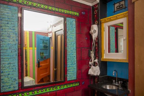 room detail thumbnail 2