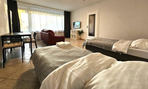 2 bedrooms, 5 beds