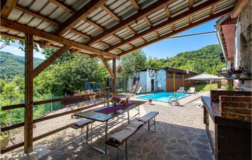 شرفة/ تراس, Beautiful Home In Plaski in Plaski