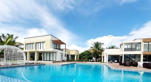. Rosalyn's Beach Hotel