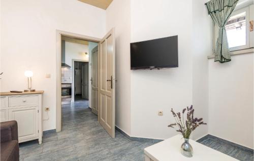 Stunning Apartment In Lovran With Wifi in 洛夫蘭