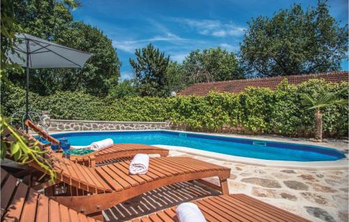 bazen, Three-Bedroom Holiday Home In Imotski in Donji Vinjani