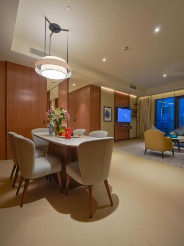 Super luxurious 2 BR Burj Khalifa & Fountain View - image 5
