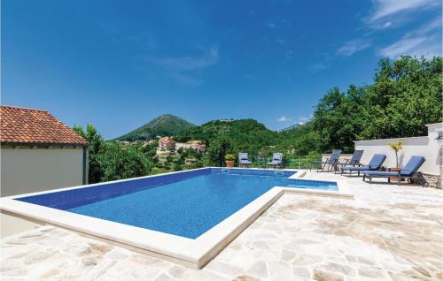 สระว่ายน้ำ, Three-Bedroom Holiday Home In Orasac in ออราซัซ