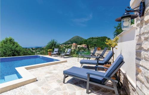 สระว่ายน้ำ, Three-Bedroom Holiday Home In Orasac in ออราซัซ