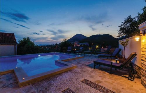 สระว่ายน้ำ, Three-Bedroom Holiday Home In Orasac in ออราซัซ