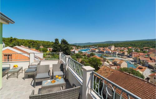 4 Bedroom Cozy Apartment In Vrboska – khách sạn tại Vrboska