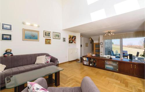 Three-Bedroom Holiday Home In Starjak in Starjak