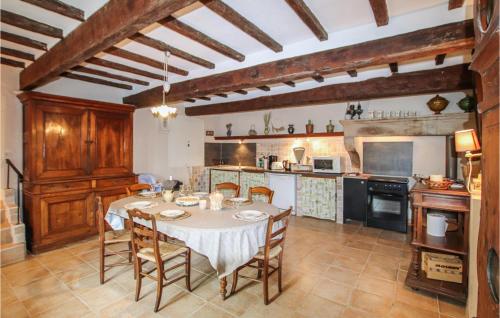 virtuve, Lovely Home In Salles Sous Bois in Salles-sous-Bois