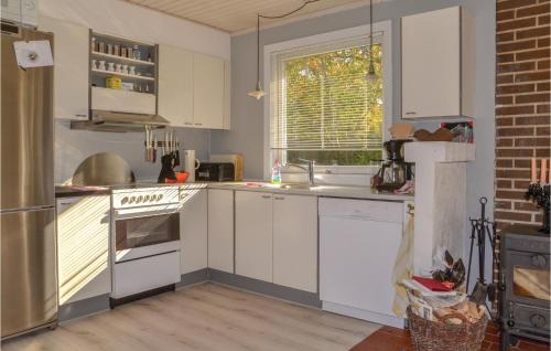 廚房, Three-Bedroom Holiday Home In Esbjerg V in 耶廷