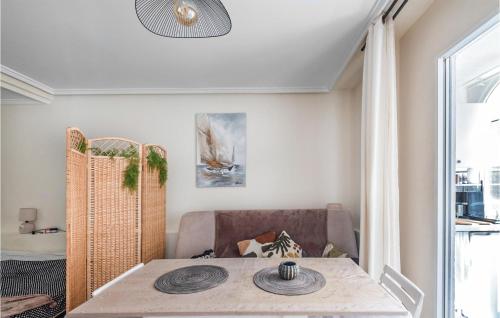Gorgeous Apartment In Torrevieja - image 5