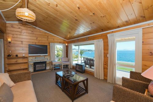 Oasis Beach Resort in Taupo