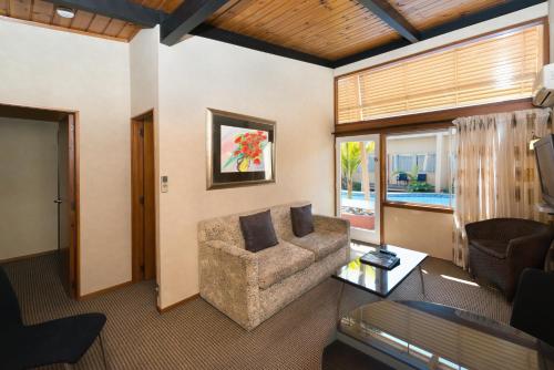 Oasis Beach Resort - image 4