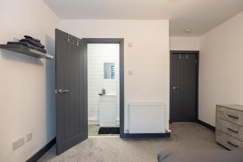 2 Ensuite Bed Home Near Shops in Denton