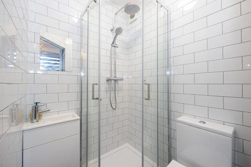 2 Ensuite Bed Home Near Shops in Denton