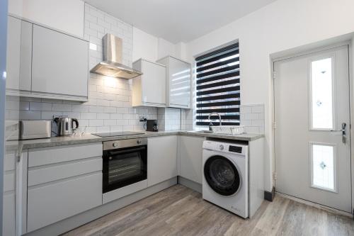2 Ensuite Bed Home Near Shops in Denton