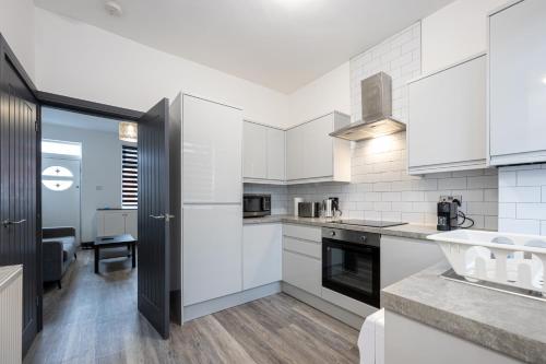 2 Ensuite Bed Home Near Shops in Denton