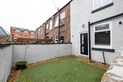 2 Ensuite Bed Home Near Shops in Denton