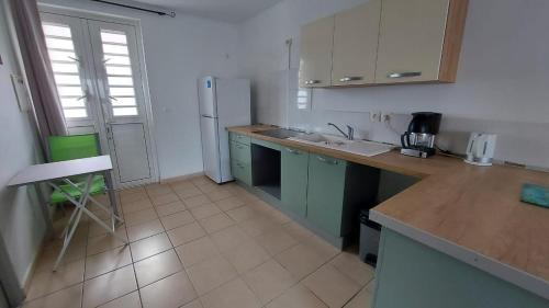 Une petite halte à Terre-de-Haut (Une petite halte a Terre-de-Haut) in Terre-de-Haut