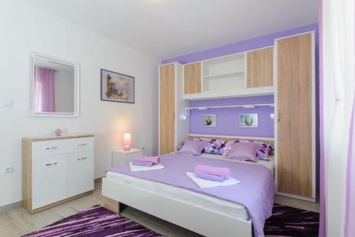 Holiday home Mirjana - with garden - image 3