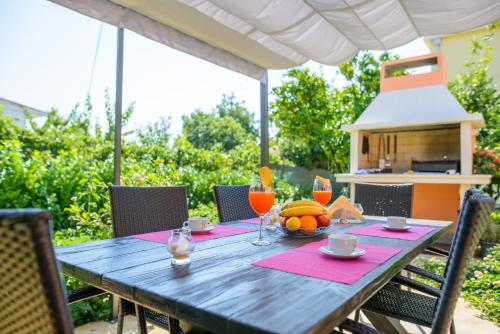 Holiday home Mirjana - with garden - image 12