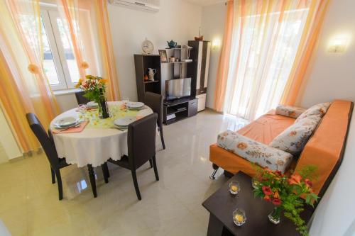 Holiday home Mirjana - with garden - image 7